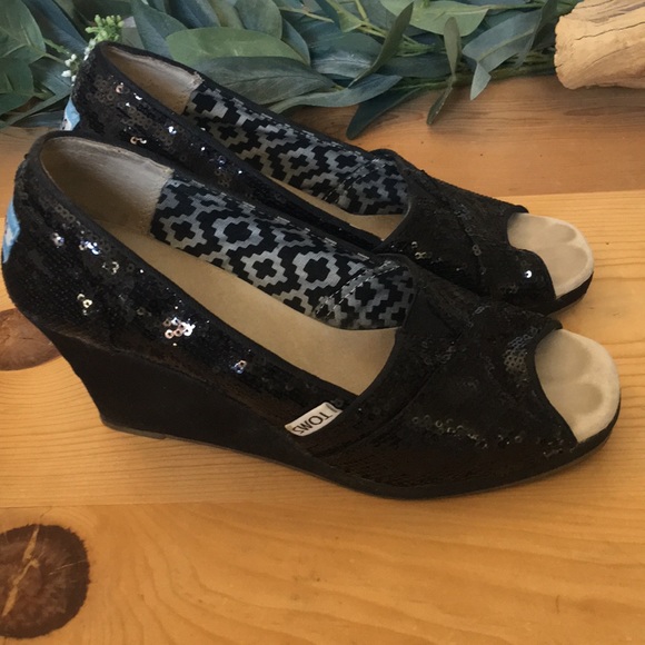 Great condition toms black sequin wedges sz 6.5 - Picture 2 of 5